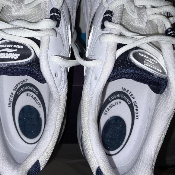 NIB SAUCONY Grid Motion 4 Leather Sneakers Size 10 White/Navy - Picture 8 of 13